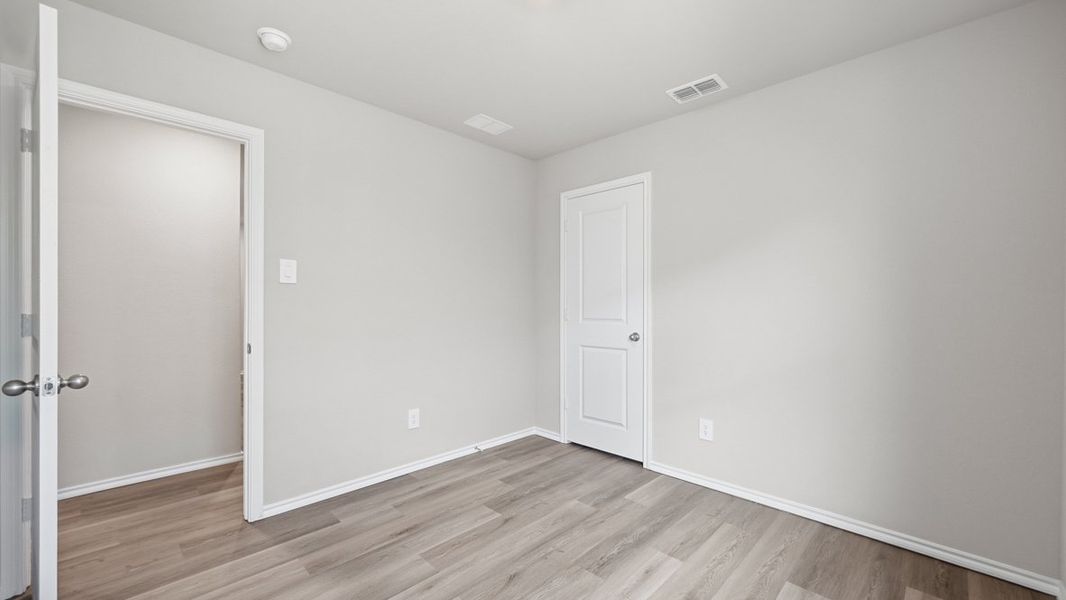 Representative unfurnished interior of a home built from the Estero by D.R. Horton in Hickory Grove, Krum (Image 33).