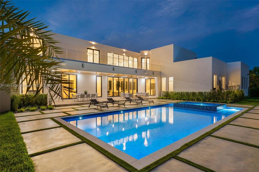Exterior details and patio area of a home in , Pinecrest (Image 30).