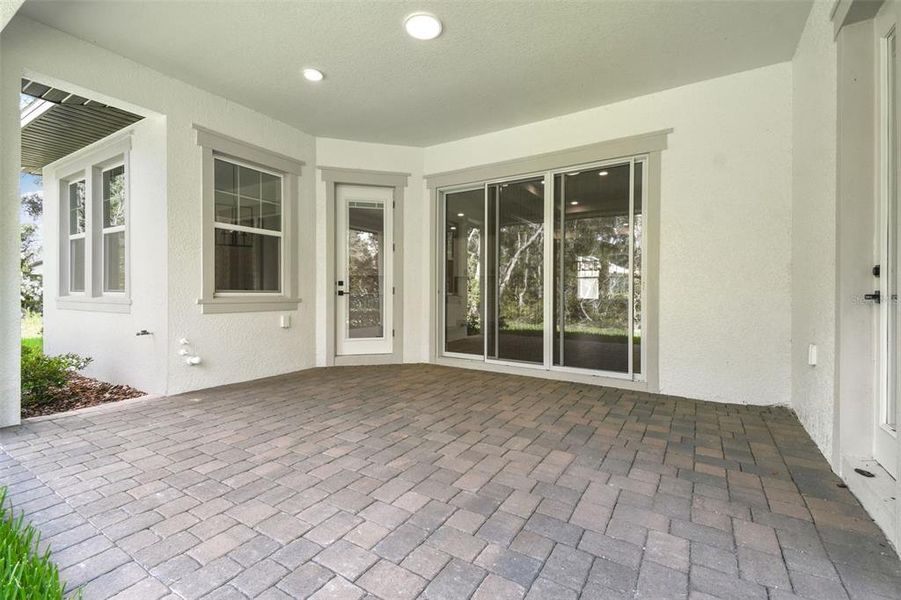 Spacious, unfurnished interior of a new home in Southern Hills Plantation, Brooksville (Image 37).