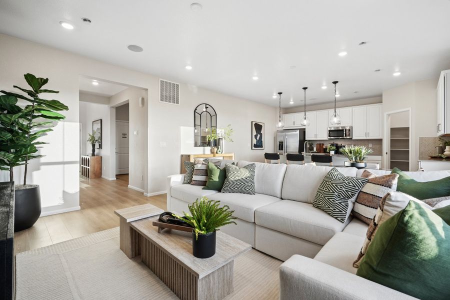 Representative furnished interior of a home built from the Summit by Taylor Morrison in Lake Bluff, Greeley (Image 12).