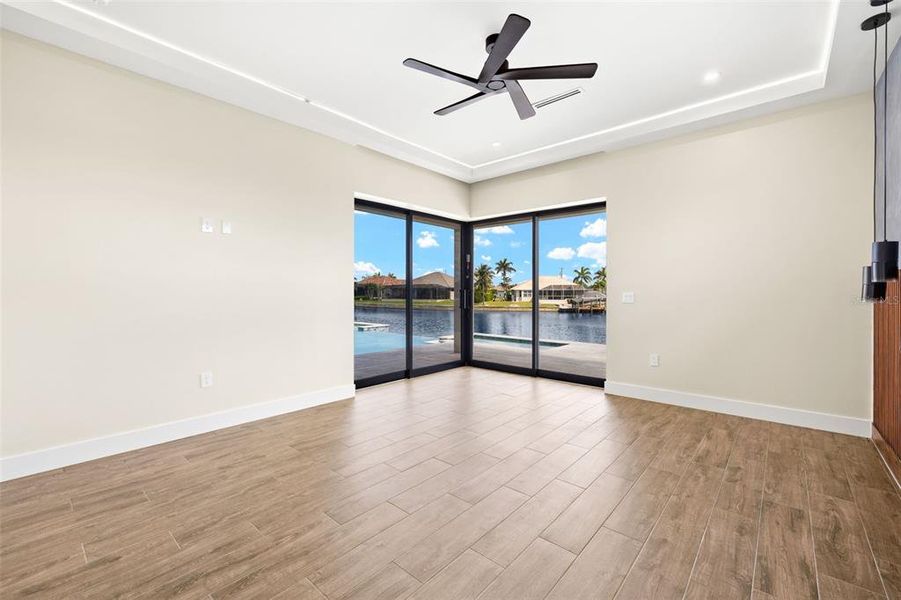 Spacious, unfurnished interior of a new home in , Cape Coral (Image 36).
