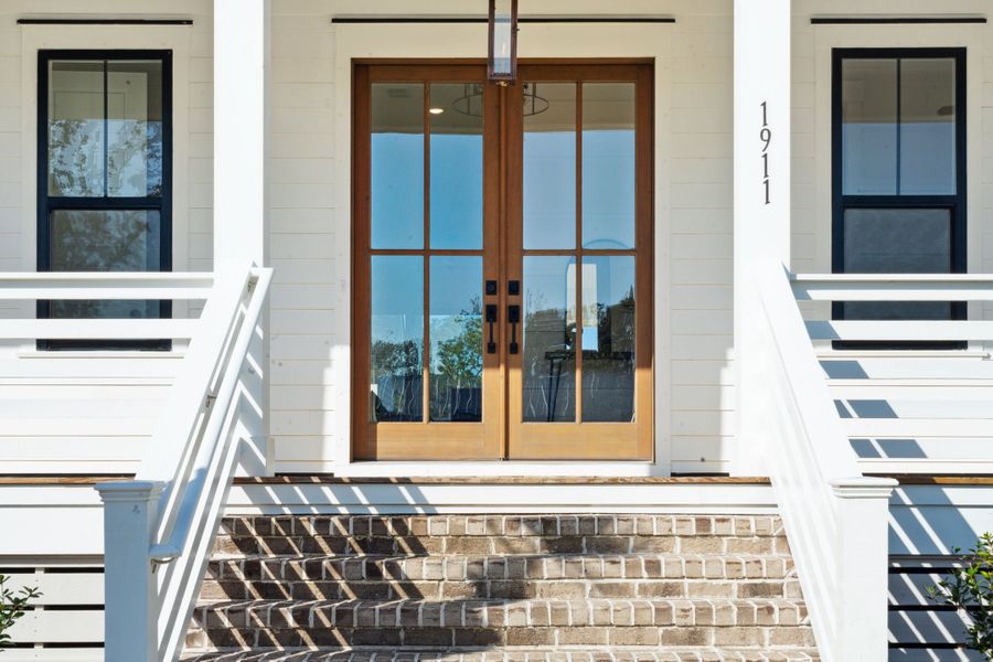 Representative exterior details of a home built from the Edisto by Homes by Dickerson in Charleston Proper, Charleston (Image 3).