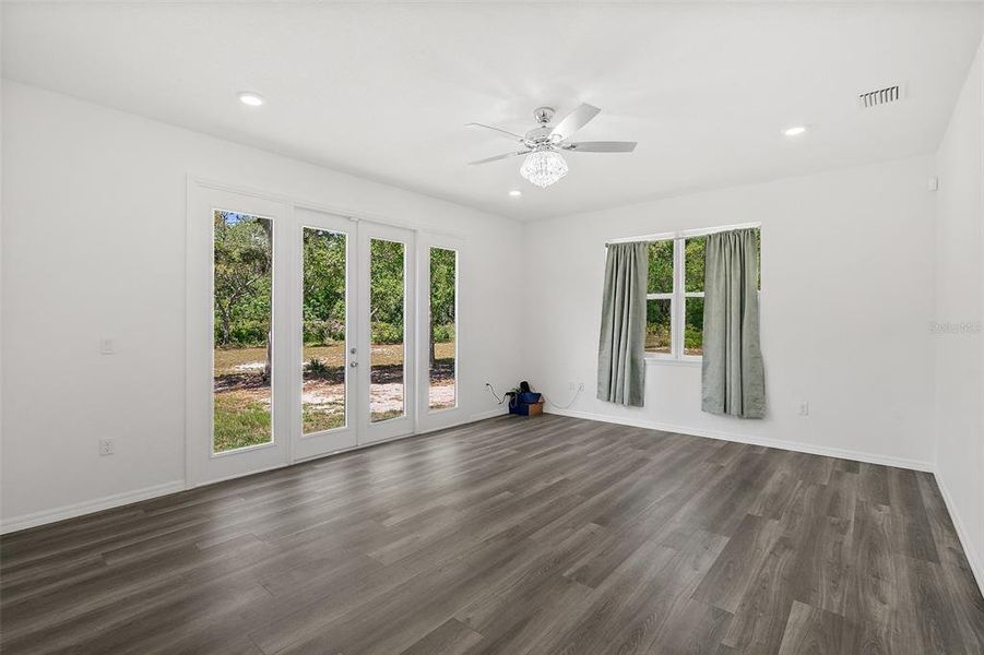 Spacious, unfurnished interior of a new home in , Pierson (Image 19).