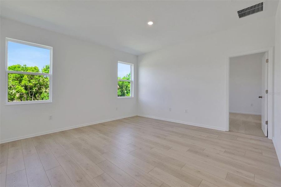 Spacious, unfurnished interior of a new home in Seaport Village, Tavares (Image 24).