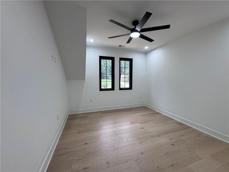 Spacious, unfurnished interior of a new home in , Alpharetta (Image 74).