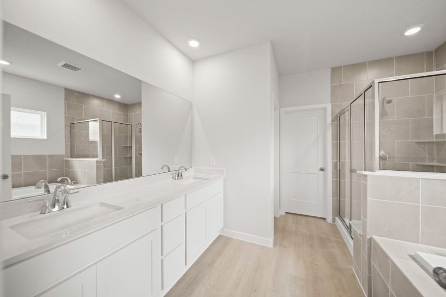 Furnished interior view inside a new home in Bayou Bend, Angleton (Image 8). Furnished interior view inside a new home in Bayou Bend, Angleton (Image 8).