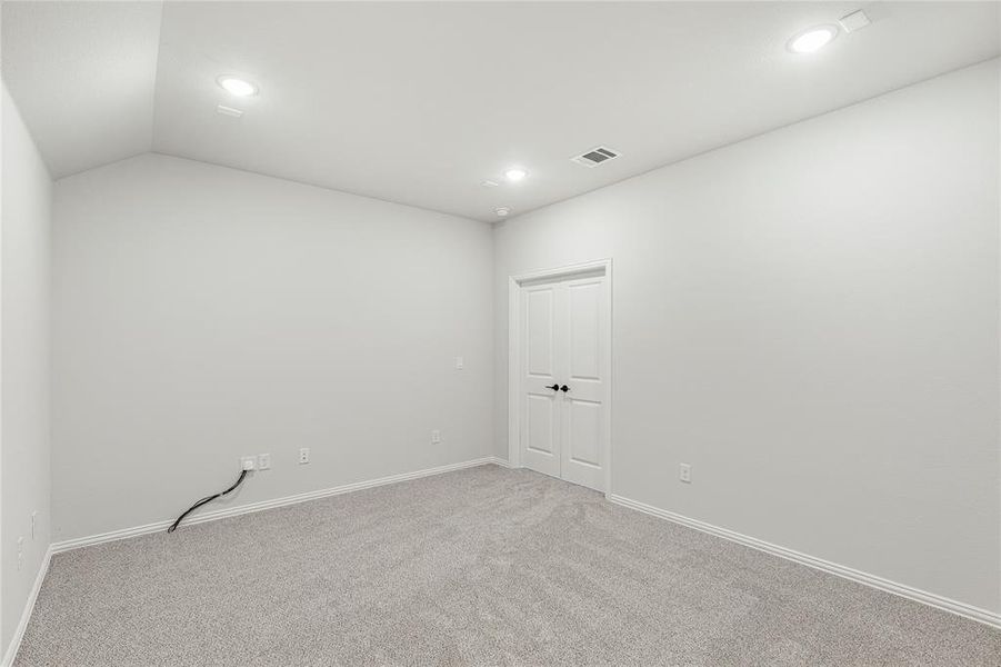 Spacious, unfurnished interior of a new home in Meadow Vista, Anna (Image 30).