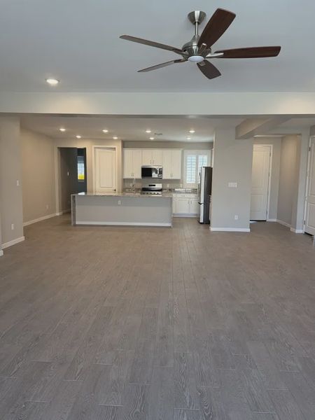 Spacious, unfurnished interior of a new home in Las Barrancas, Yuma (Image 8). Spacious, unfurnished interior of a new home in Las Barrancas, Yuma (Image 8).