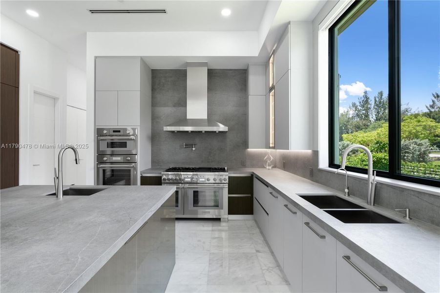 Furnished interior view inside a new home in , Plantation (Image 15).