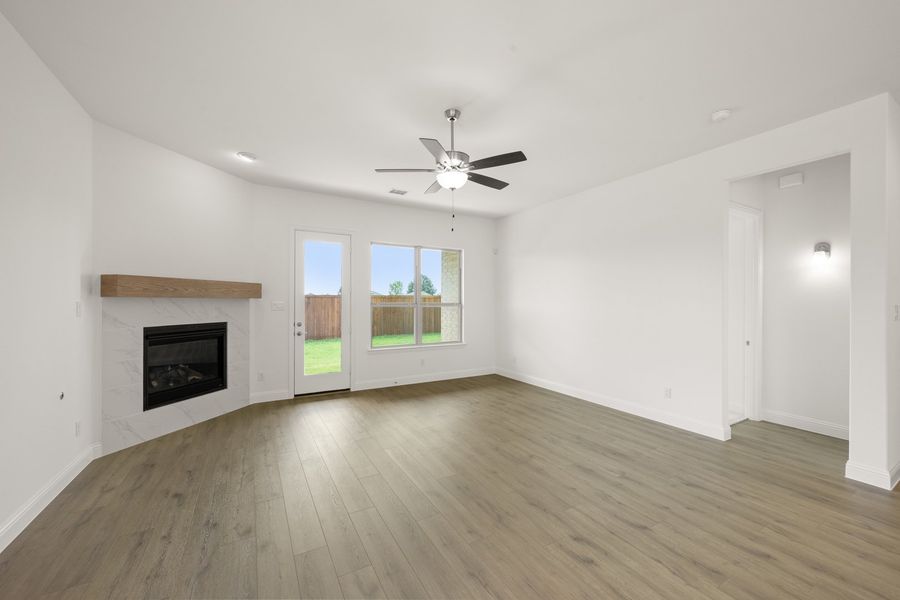 Spacious, unfurnished interior of a new home in Oak Ridge Park, Corinth (Image 19).