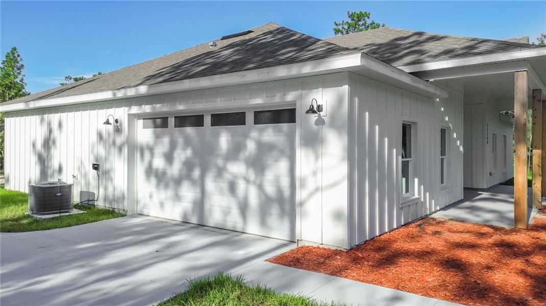 Exterior details and patio area of a home in , Dunnellon (Image 4). Exterior details and patio area of a home in , Dunnellon (Image 4).