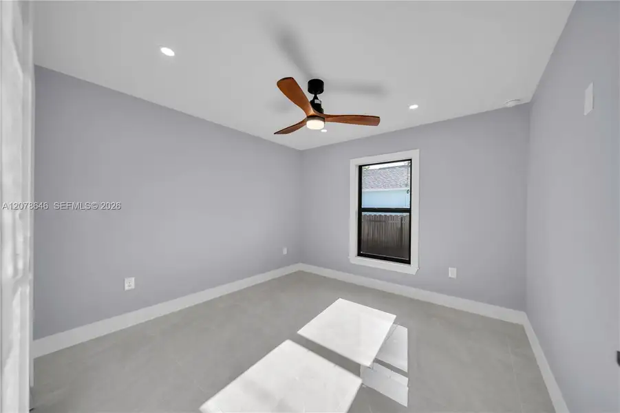 Spacious, unfurnished interior of a new home in , Cape Coral (Image 21).