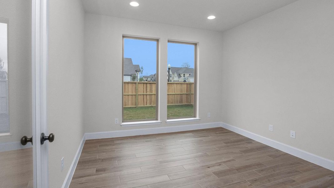 Spacious, unfurnished interior of a new home in Riceland, Mont Belvieu (Image 15).