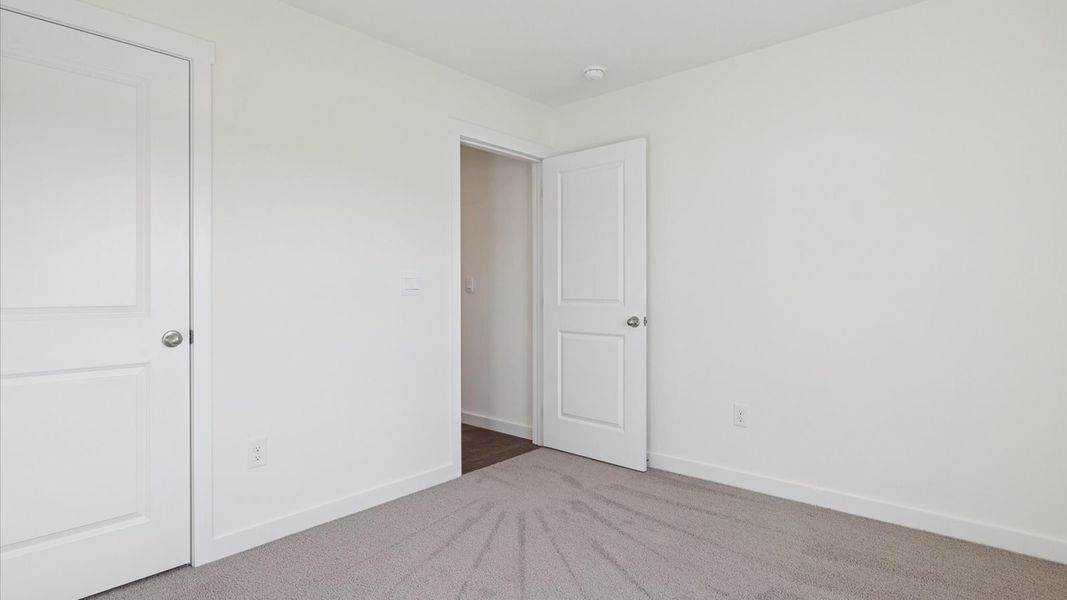 Spacious, unfurnished interior of a new home in Emory Creek, Harriman (Image 15).