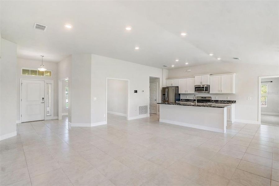 Spacious, unfurnished interior of a new home in , Ocala (Image 23).
