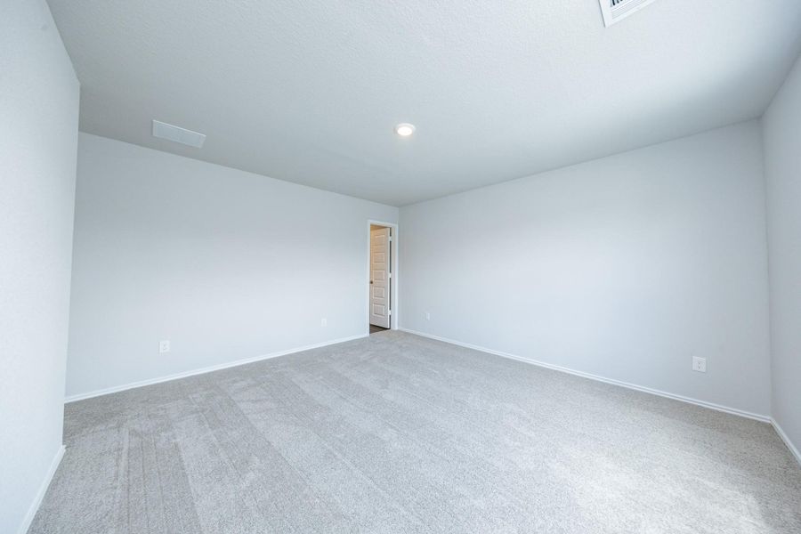 Spacious, unfurnished interior of a new home in Townsend Reserve, Splendora (Image 6).