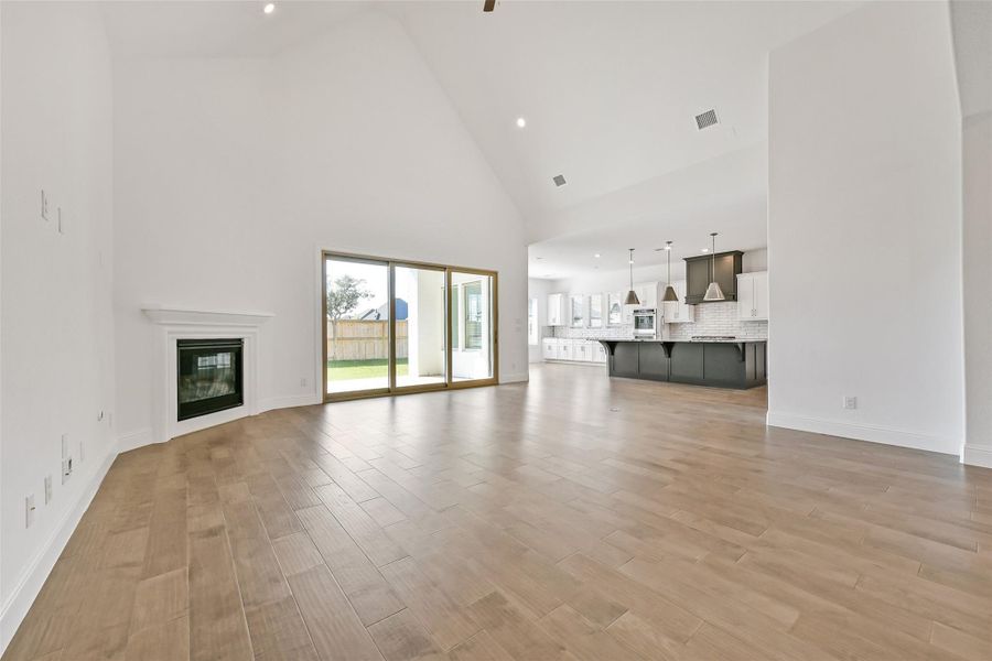 Spacious, unfurnished interior of a new home in , Manvel (Image 24).
