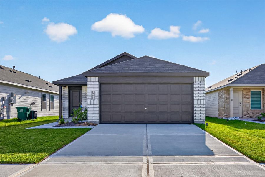 Front exterior of a new home in , Houston, TX, highlighting curb appeal (Image 19).