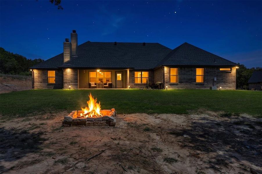 Exterior details and patio area of a home in , Weatherford (Image 4).