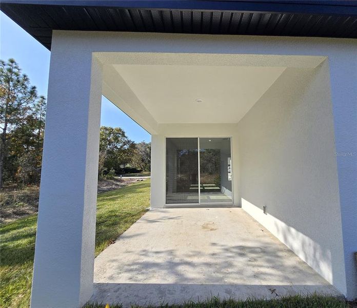 Exterior details and patio area of a home in , Homosassa (Image 3).