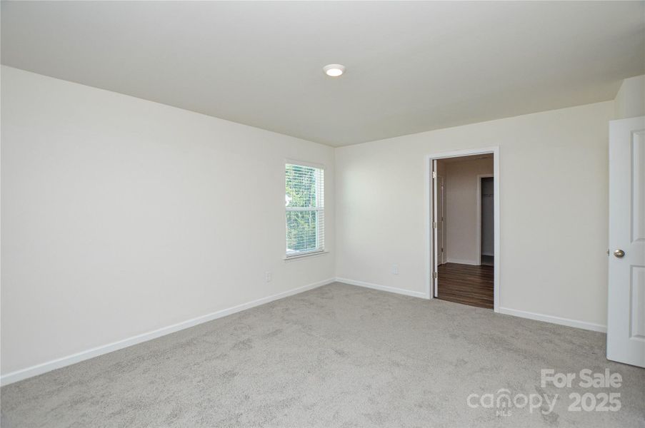 Spacious, unfurnished interior of a new home in Fergus Crossing, York (Image 29).