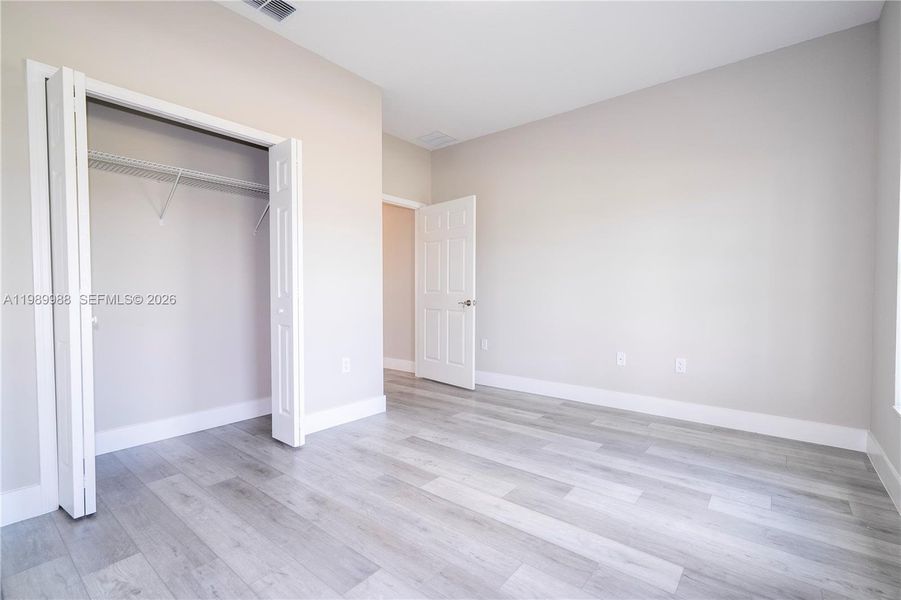 Spacious, unfurnished interior of a new home in , Sebring (Image 42).