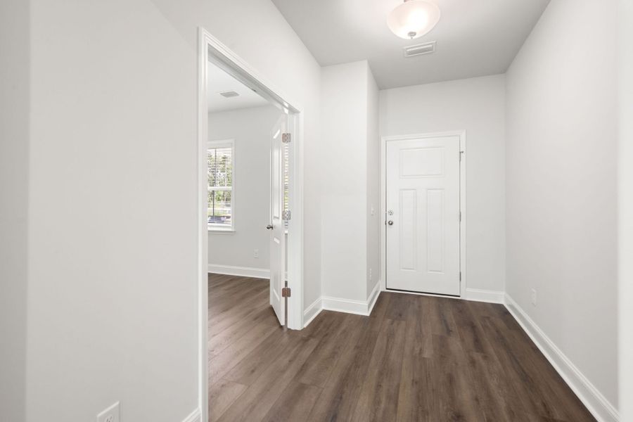 Spacious, unfurnished interior of a new home in Waterways, Richmond Hill (Image 39).