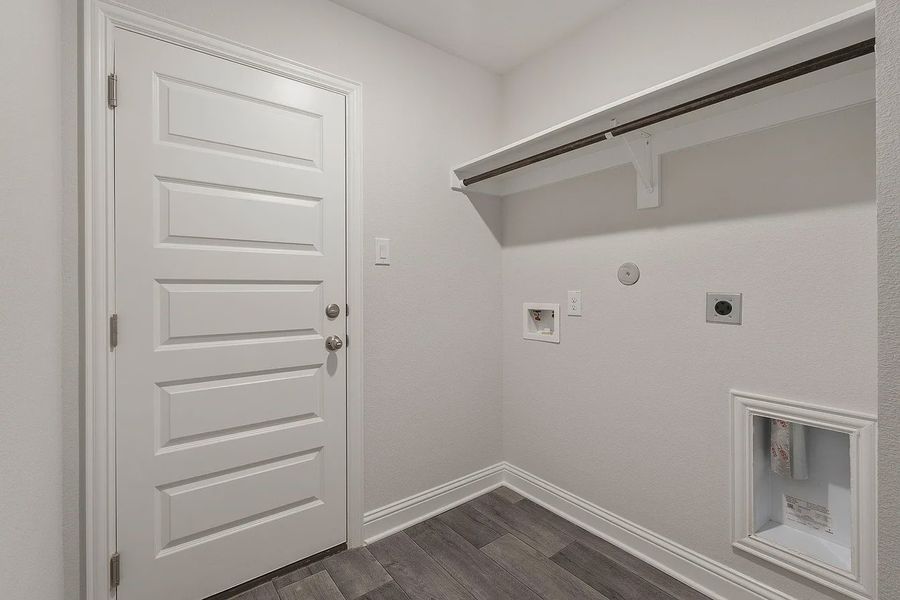 Spacious, unfurnished interior of a new home in Grand Oaks Reserve, Cleveland (Image 26).