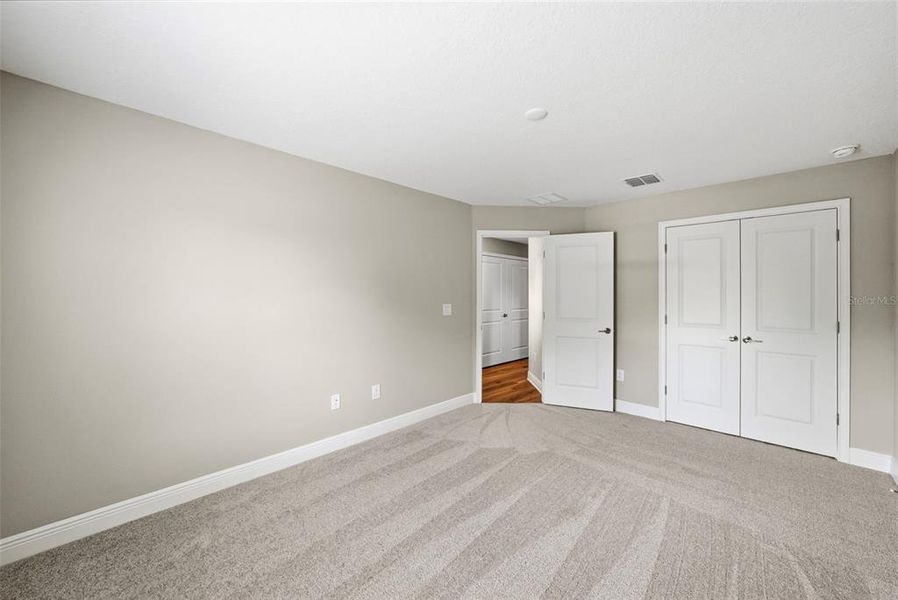 Spacious, unfurnished interior of a new home in , St. Petersburg (Image 14).