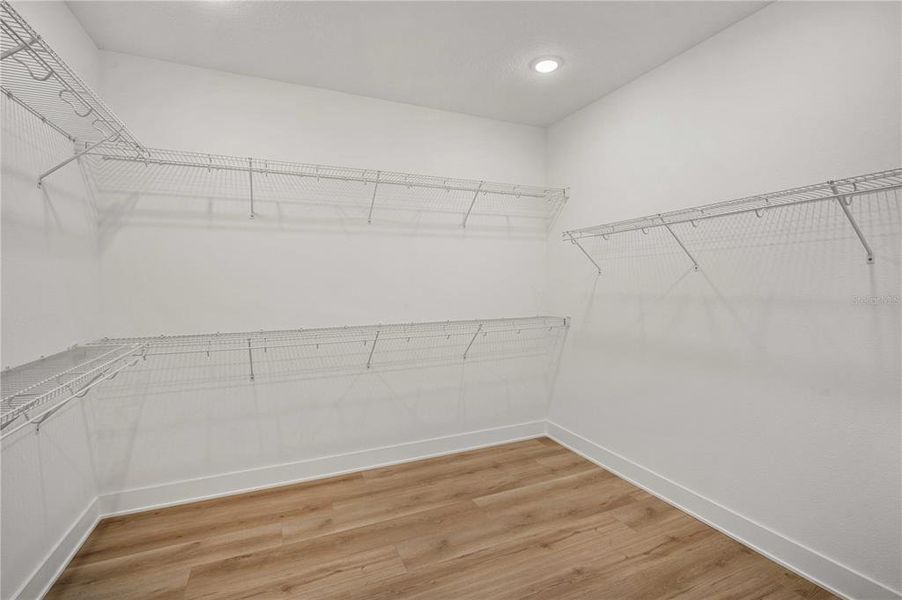 Spacious, unfurnished interior of a new home in , Tampa (Image 31).