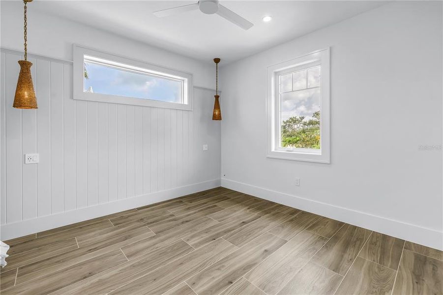 Spacious, unfurnished interior of a new home in , Sarasota (Image 23).