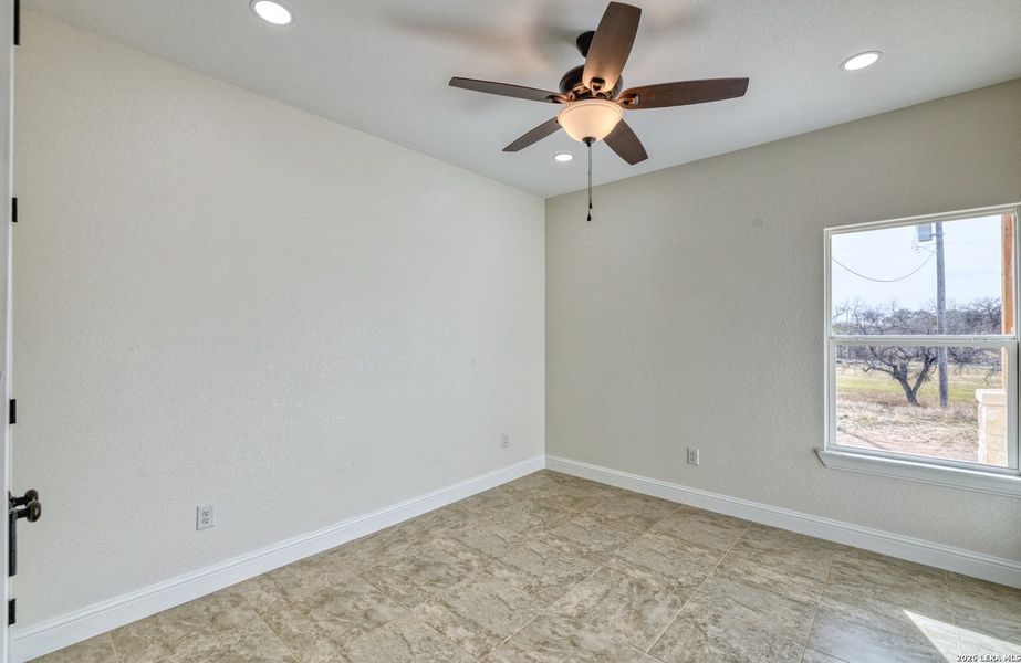 Spacious, unfurnished interior of a new home in , Uvalde (Image 32).