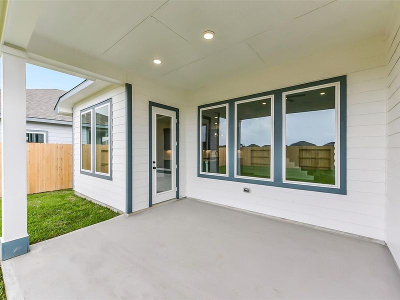 Exterior details and patio area of a home in Sundance Cove, Crosby (Image 26).