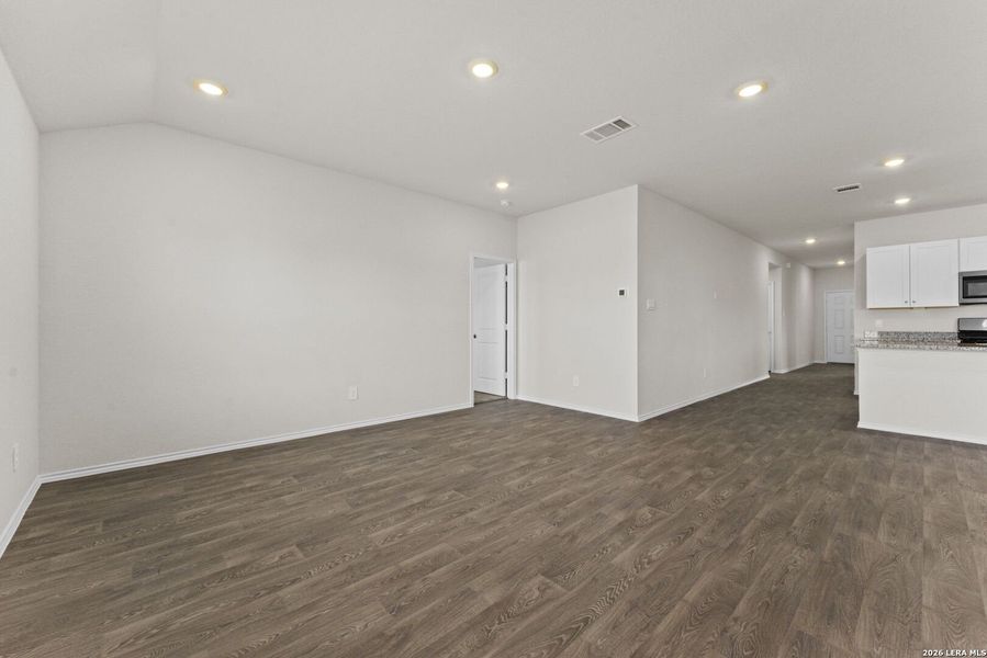 Spacious, unfurnished interior of a new home in Navarro Fields, Seguin (Image 20).