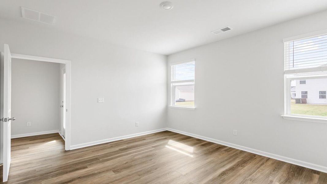 Spacious, unfurnished interior of a new home in Carolina Groves, Moncks Corner (Image 17).