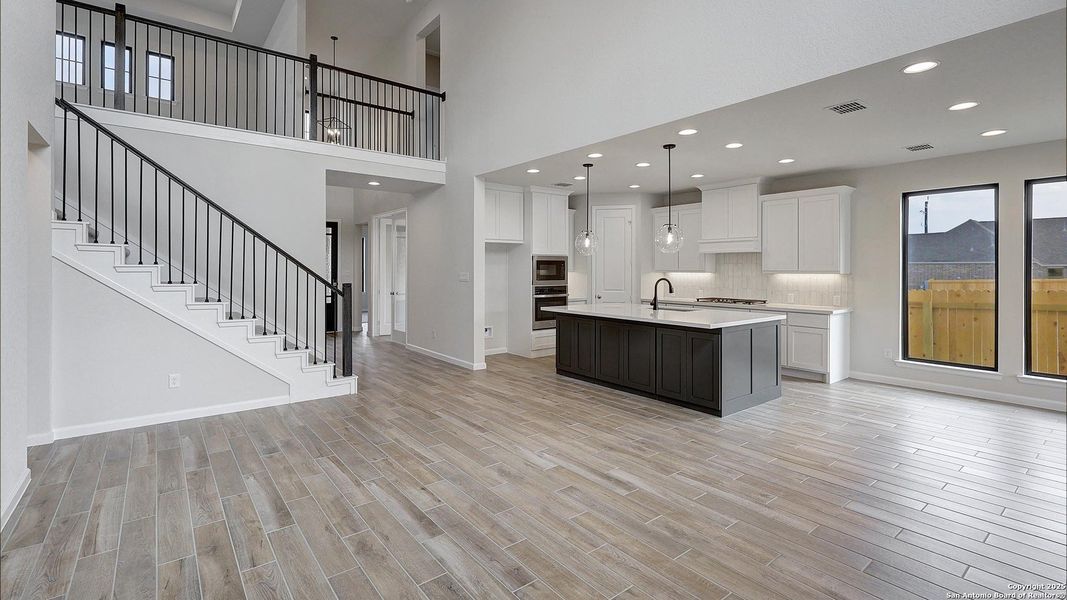 Spacious, unfurnished interior of a new home in Haby Hill 50', San Antonio (Image 19). Spacious, unfurnished interior of a new home in Haby Hill 50', San Antonio (Image 19).