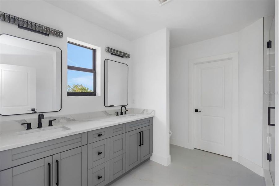 Spacious, unfurnished interior of a new home in , Tampa (Image 5).