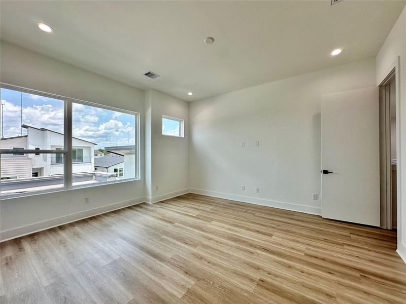 Spacious, unfurnished interior of a new home in , Missouri City (Image 22).