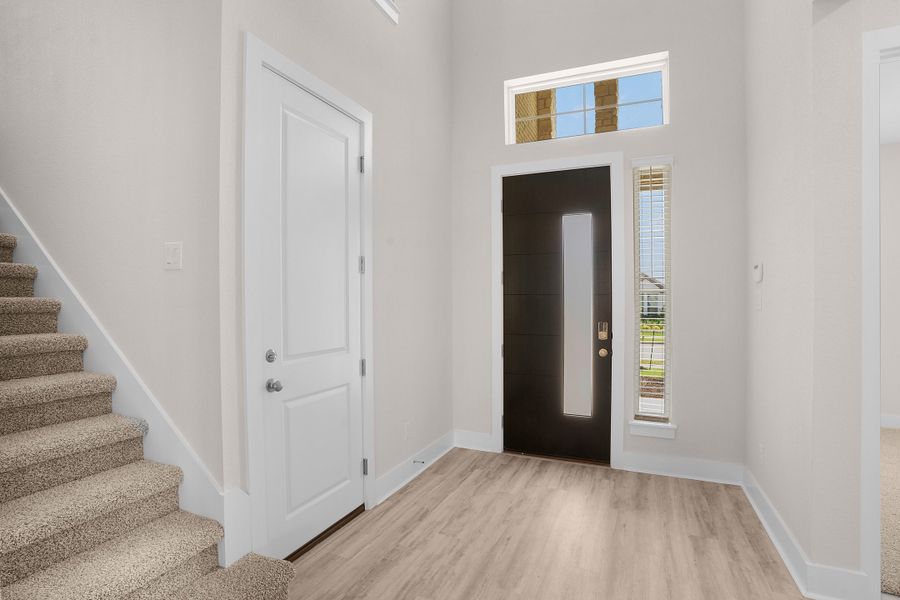 Spacious, unfurnished interior of a new home in Santa Rita Ranch, Liberty Hill (Image 45).