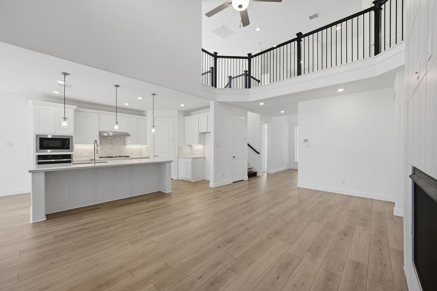 Spacious, unfurnished interior of a new home in Highland Lakes, McKinney (Image 15).