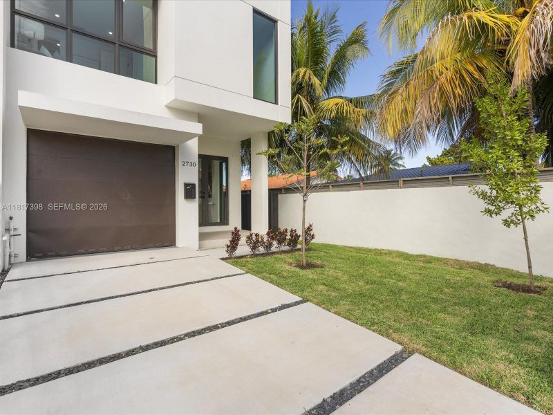 Exterior details and patio area of a home in , Miami (Image 4).