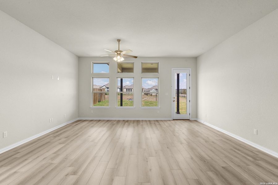 Spacious, unfurnished interior of a new home in Meyer Ranch - Enclave, New Braunfels (Image 19).