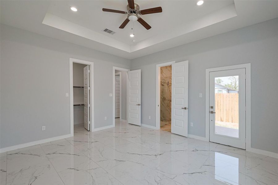 Spacious, unfurnished interior of a new home in , Houston (Image 36).