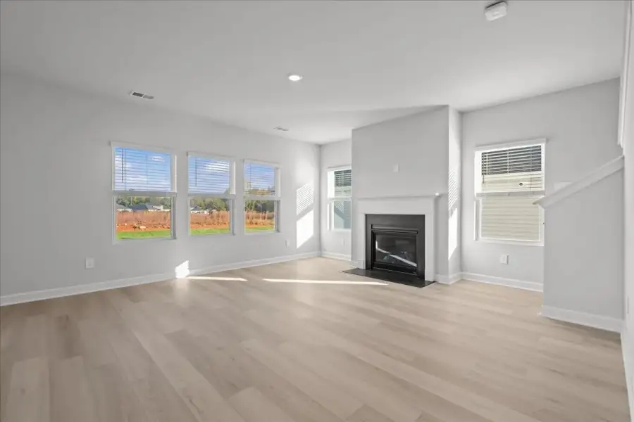 Spacious, unfurnished interior of a new home in Ashby Woods, Boiling Springs (Image 13).