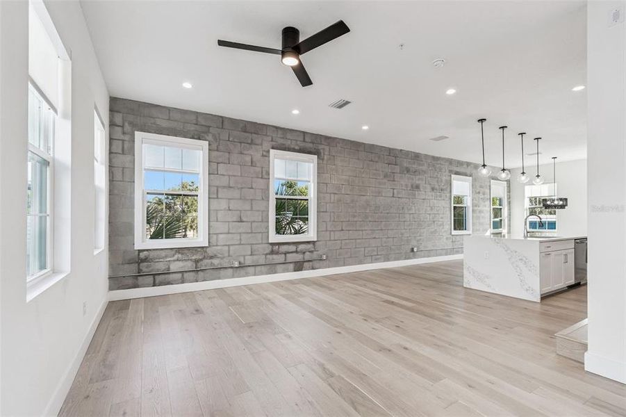 Spacious, unfurnished interior of a new home in , St. Petersburg (Image 41).