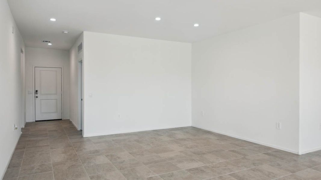 Spacious, unfurnished interior of a new home in Carlton Commons, Casa Grande (Image 15).