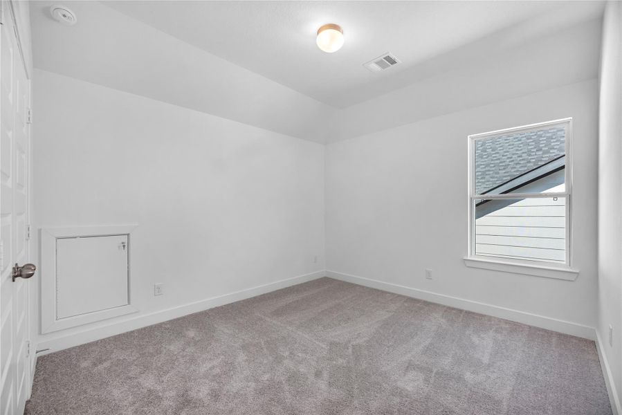 Spacious, unfurnished interior of a new home in Austin Point, Richmond (Image 19).