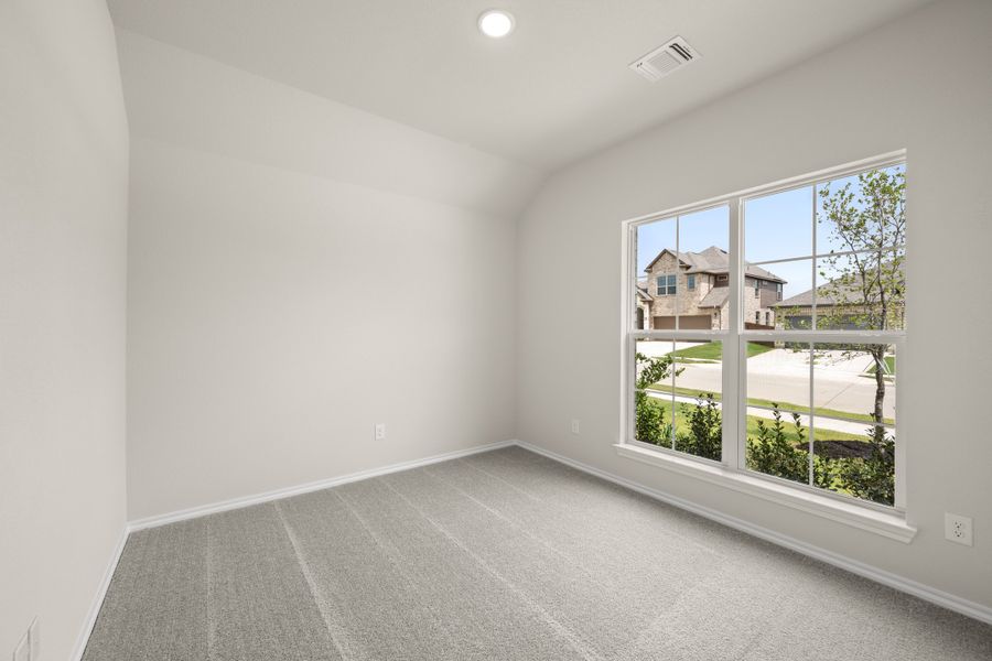 Spacious, unfurnished interior of a new home in Summer Crest, Fort Worth (Image 24).