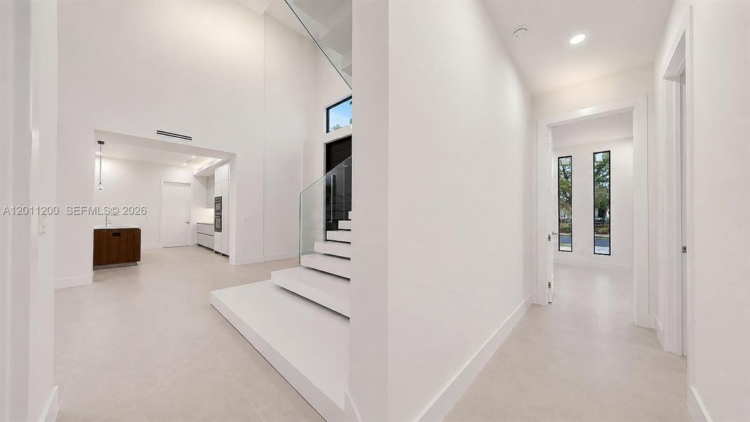 Spacious, unfurnished interior of a new home in , Miami Lakes (Image 23).