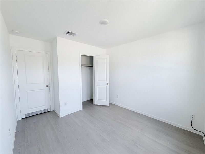 Spacious, unfurnished interior of a new home in Anniston, Katy (Image 13).